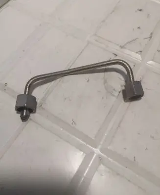 Fuel injector supply line/pipe