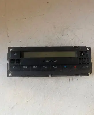 Volkswagen PASSAT B5.5 Climate control unit 6013966
