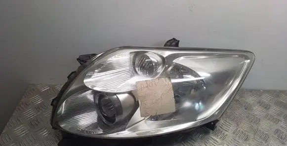 Toyota Auris 150 Headlight/headlamp 8117002460