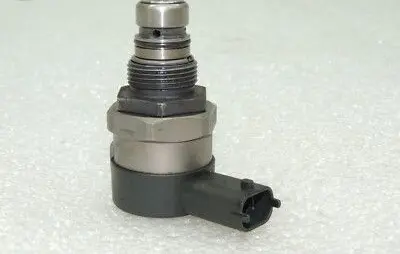 Volvo S80 Fuel pressure regulator 30637413 30750409