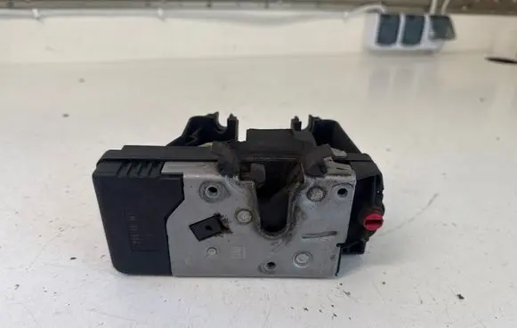 Opel Vivaro Sliding door lock 8200008465 91166226