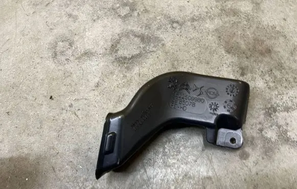 Peugeot 2008 II Air intake hose/pipe 9822509980