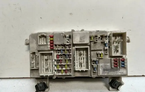 Ford Focus Fuse module 7M5T14A073CE 00106366 519242408