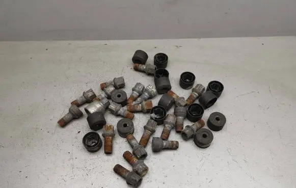 Volkswagen PASSAT CC Nuts/bolts
