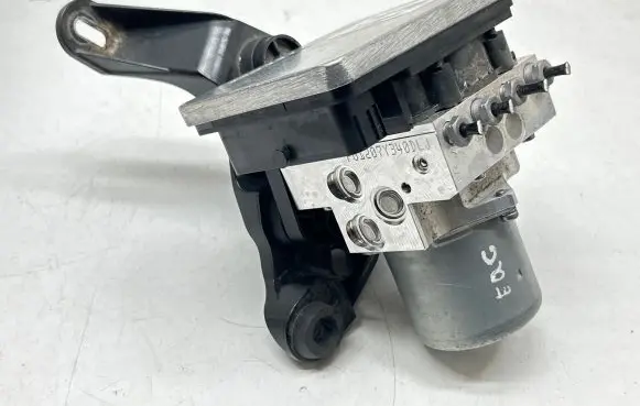 Mercedes-Benz EQC ABS Pump A2939000001 A014C388 A014C254A