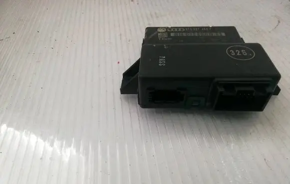 Audi A4 S4 B7 8E 8H Gateway control module 8T0907468F