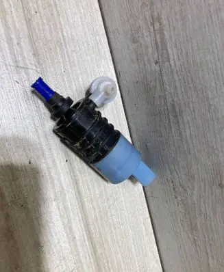 BMW 1 F70 Windscreen/windshield washer pump 5A128A5