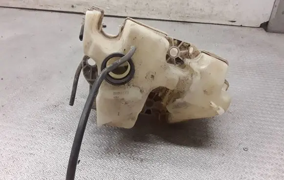 Volvo V70 Windshield washer fluid reservoir/tank 8693773