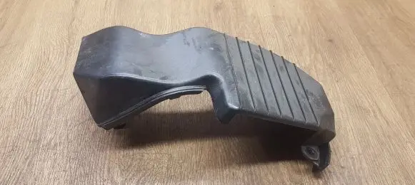 Porsche Macan (95B) Air intake duct part 95B317017