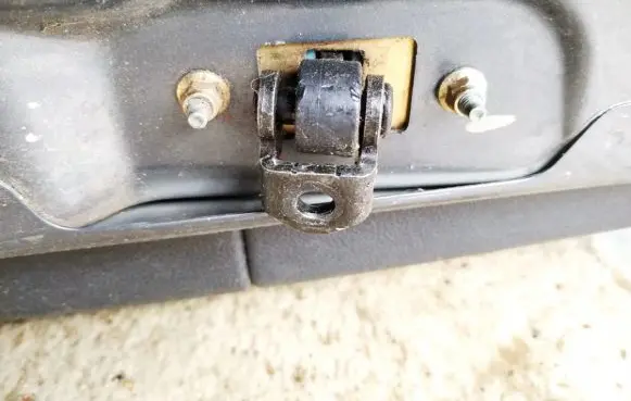 Ford Mondeo Mk III Rear door check strap stopper