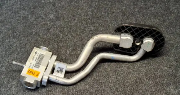Audi Q7 4M Vacuum valve 4M0820181B
