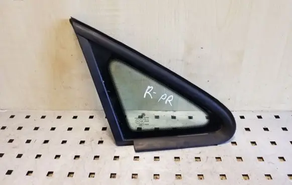 Volkswagen Golf Plus Front triangle window/glass 