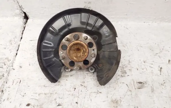 Rear wheel hub spindle/knuckle