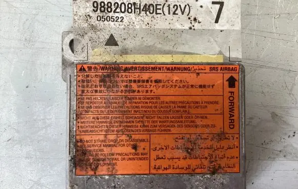 Nissan X-Trail T30 Airbag control unit/module 988208H40E