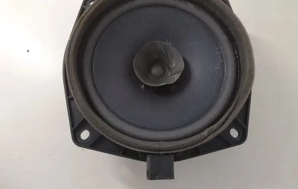 Mitsubishi Outlander Front door speaker