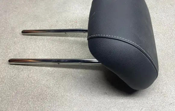 Opel Insignia B Rear seat headrest 