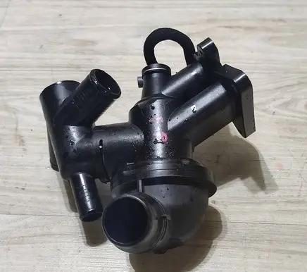 Jaguar F-Pace Thermostat/thermostat housing G4D38575AD
