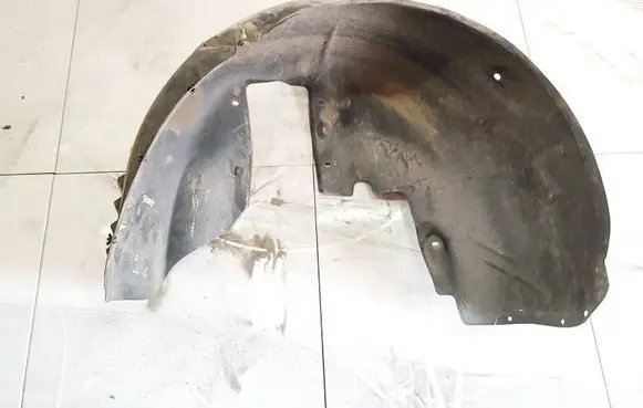 Dodge Magnum Front wheel arch liner splash guards