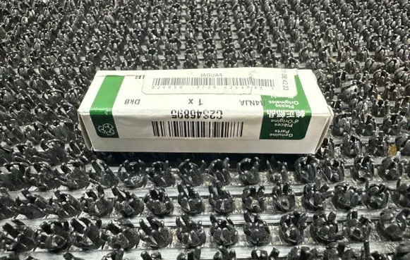 Jaguar S-Type Spark plug C2S46895