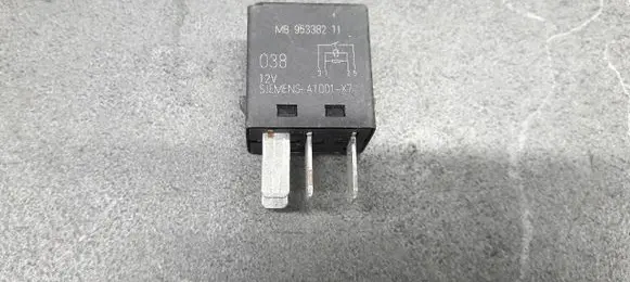 Volvo S40, V40 Fuel pump relay MB953382