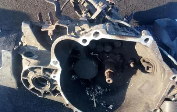 Mitsubishi Colt Manual 5 speed gearbox f5m411r8a