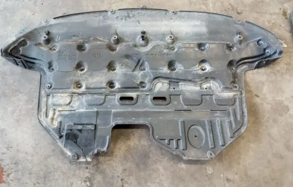 KIA Sportage Engine splash shield/under tray 291113U500