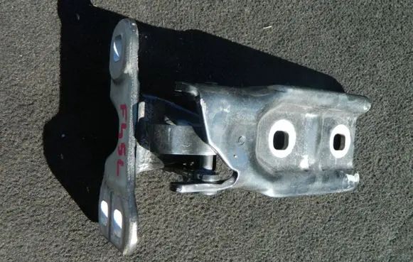 BMW 2 F45 Tailgate/trunk/boot hinge 7300809