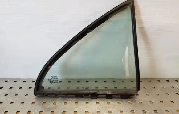Toyota Avensis T250 Rear side window