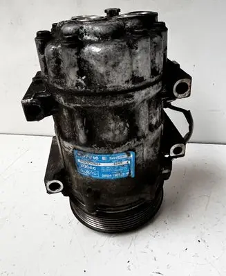Volvo V50 Air conditioning (A/C) compressor (pump) 3M5H19D629