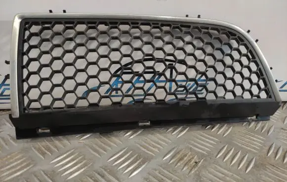 Renault Trafic II (X83) Front bumper lower grill 525719894 8200044582 91166539
