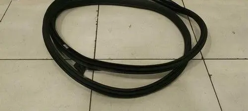 Mercedes-Benz CLS C219 Rear door rubber seal (on body) A2187300178