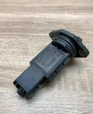Volkswagen Golf V Mass air flow meter 664012B