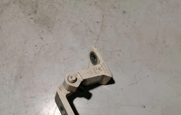 Volkswagen Touran III Front door upper hinge 8N0831404E