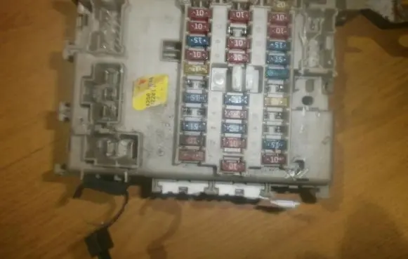 Nissan Almera N16 Fuse box set 243505m300