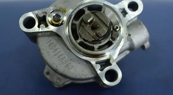 Alfa Romeo Spider 2000 Vacuum pump 05047967AB