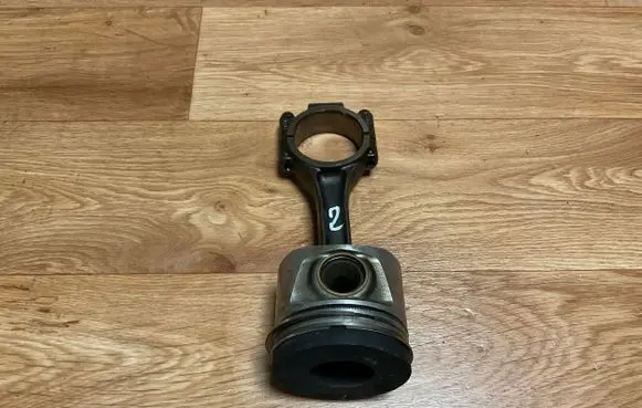 Volkswagen PASSAT B6 Piston with connecting rod 038J