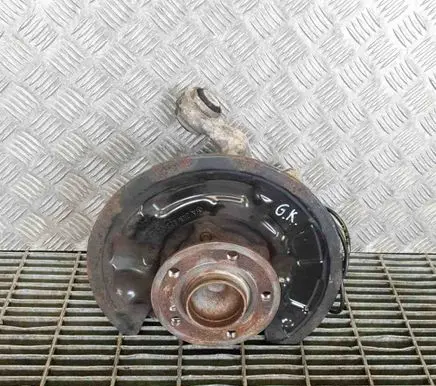 Mercedes-Benz A W176 Rear wheel hub 2460306 A2464230420