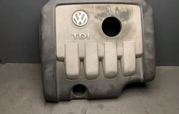 Volkswagen Touran I Engine cover (trim) SK03G103925C 03G103925AE