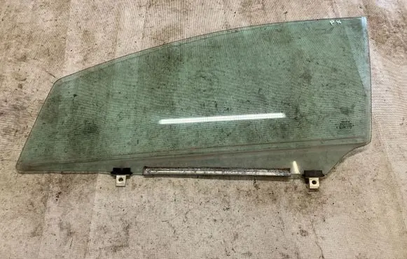 Toyota Avensis T270 Front door window glass four-door