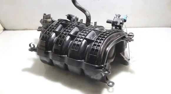Toyota Yaris Intake manifold