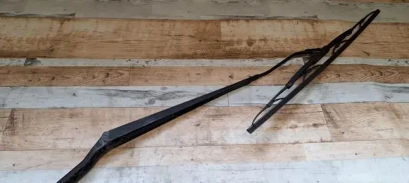 Nissan Almera Tino Front wiper blade arm