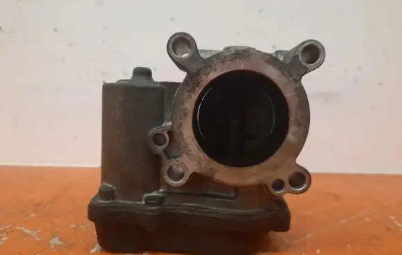 Volkswagen Fox Throttle body valve 03D133062E
