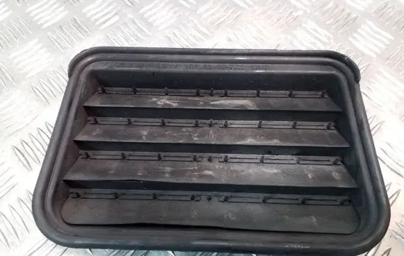 Mercedes-Benz S W221 Quarter panel pressure vent A1648300042
