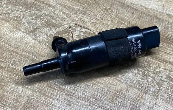Porsche Macan (95B) Windscreen/windshield washer pump 6R0955681 3308603