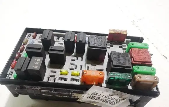 Opel Corsa D Fuse box set 13217387