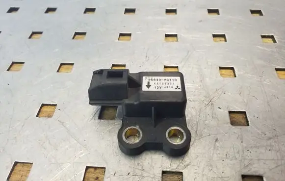 Hyundai Terracan Airbag deployment crash/impact sensor 95640M3110