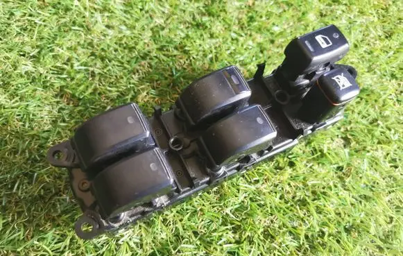 Toyota Avensis Verso Electric window control switch 84040-44030 514775