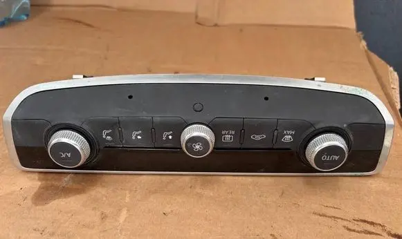 Audi Q2 - Climate control unit 8V0820043AA
