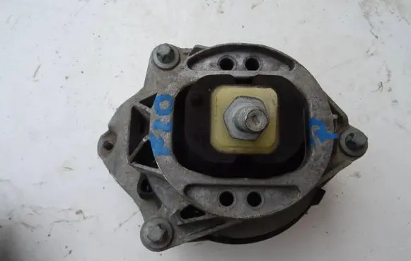 BMW 1 F20 F21 Engine mount bracket 6859408 180317