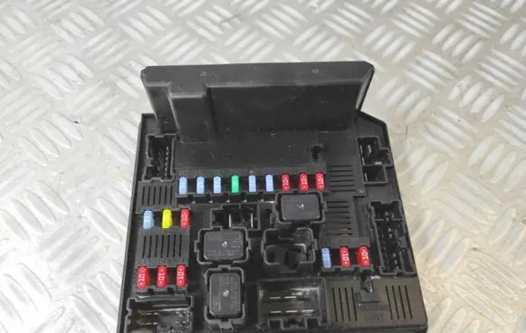 Nissan Qashqai Fuse module 284B7JD02A